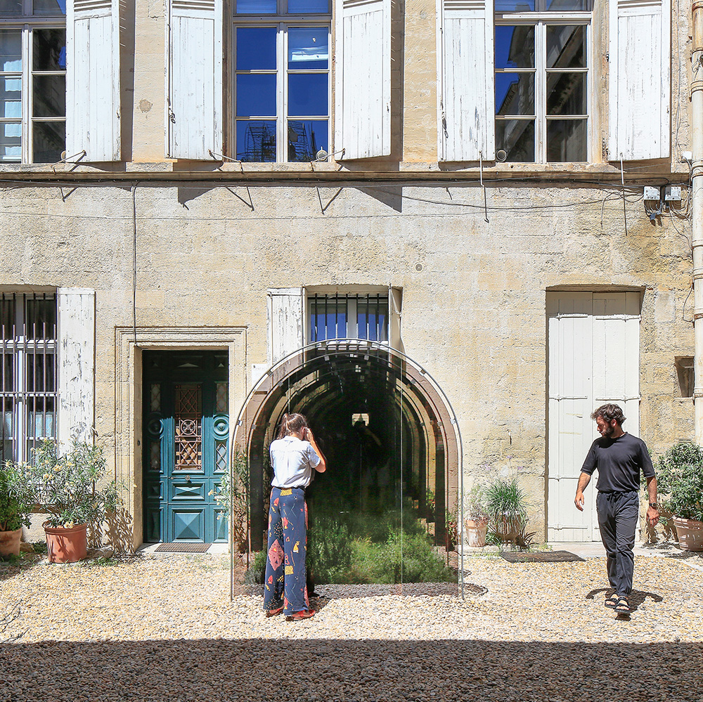 Ouvre éphémère avec plantes