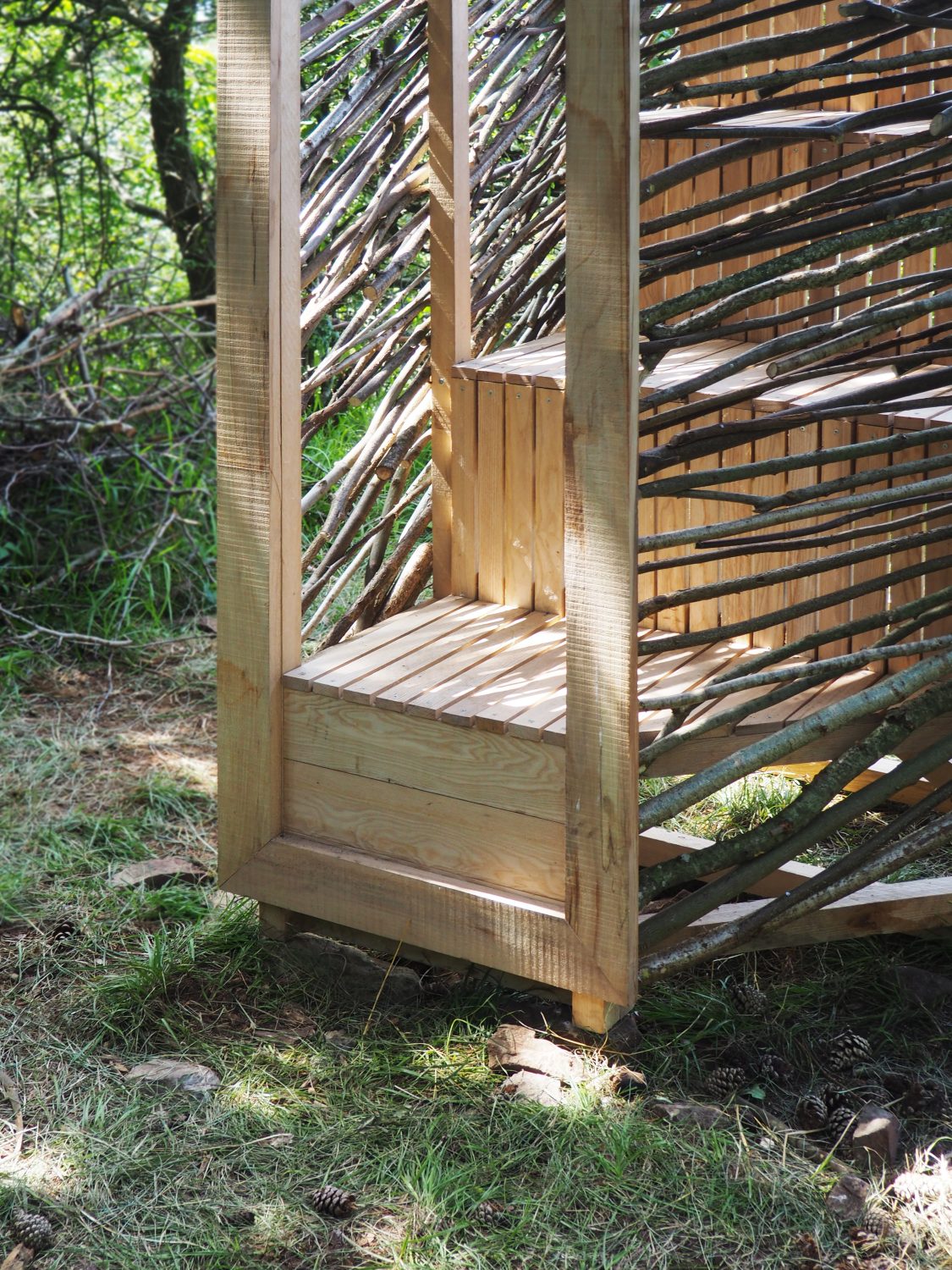 cababe en bois avec bardage en branches de noisetier