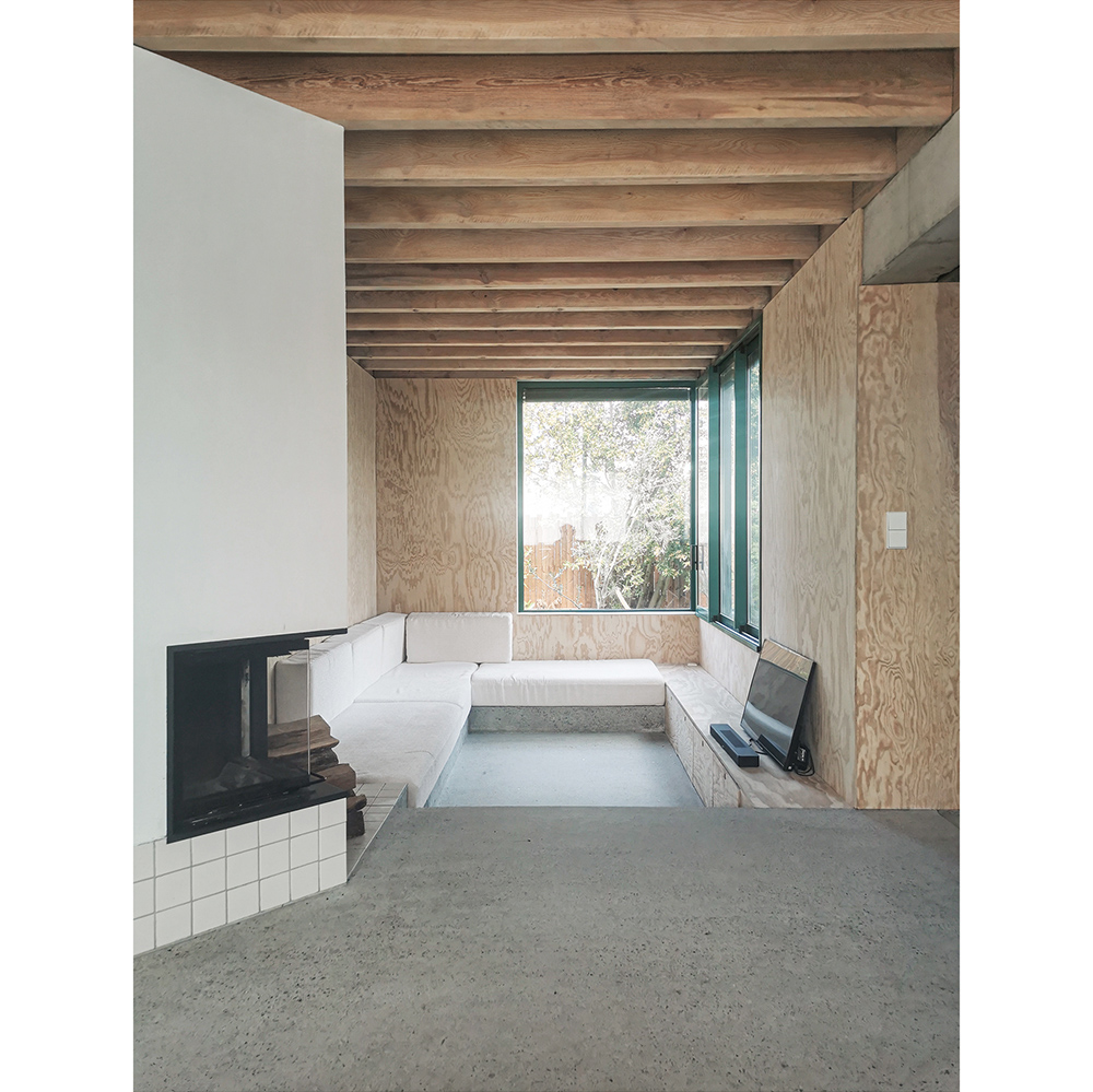 Extension en bois de une maison avec sol en béton